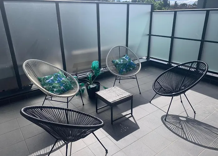 2Bedroom Tranquil Townhouse Close To City & Airport
